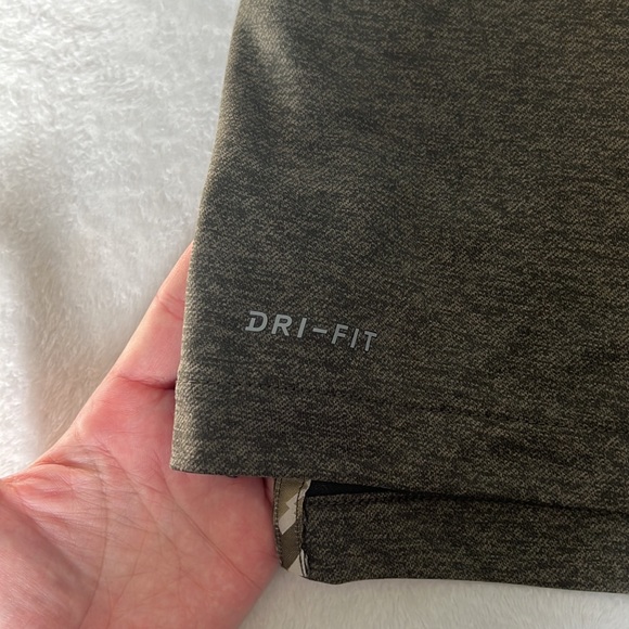 Nike Dri-Fit Salute to Service Las Vegas Raiders Henley Tee - Picture 6 of 10